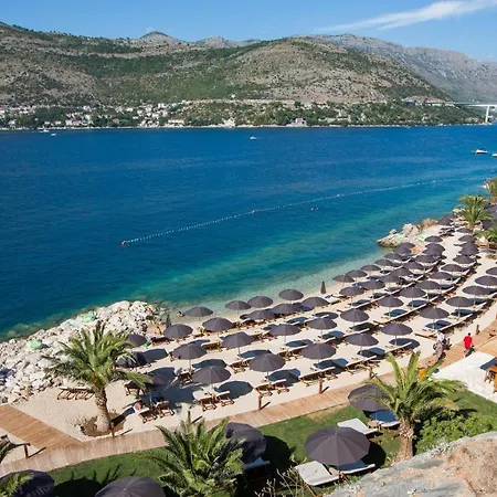 3 Bedroom With Terrace & Sea View *