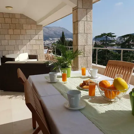 3 Bedroom With Terrace & Sea View *