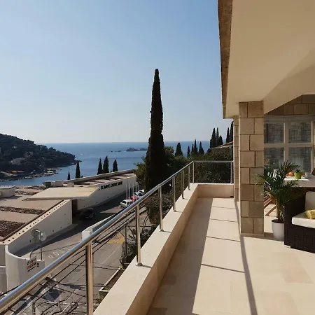 3 Bedroom With Terrace & Sea View