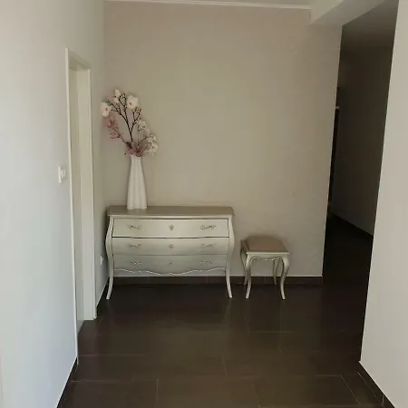 3 Bedroom With Terrace & Sea View Апартаменты