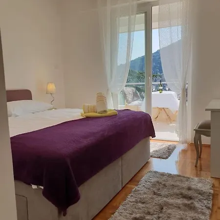 3 Bedroom With Terrace & Sea View *